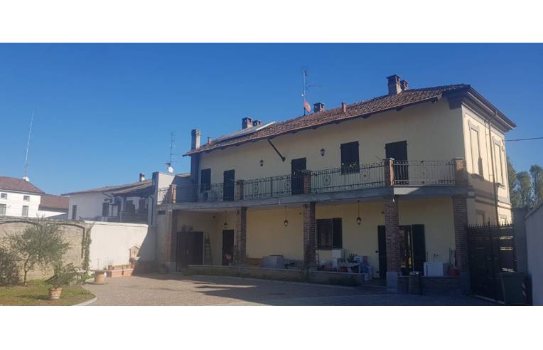 casa indipendente in vendita a Caresana
