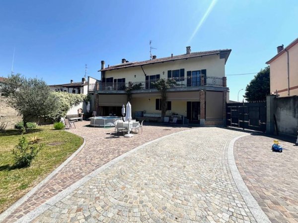 casa indipendente in vendita a Caresana
