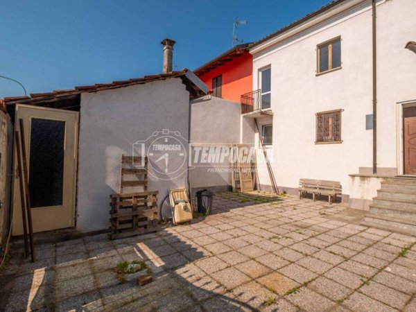 casa indipendente in vendita a Caresana