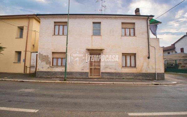 casa indipendente in vendita a Caresana
