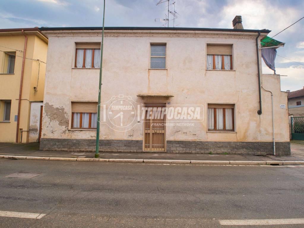 casa indipendente in vendita a Caresana