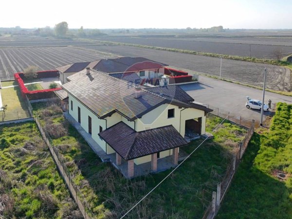 casa indipendente in vendita a Caresana