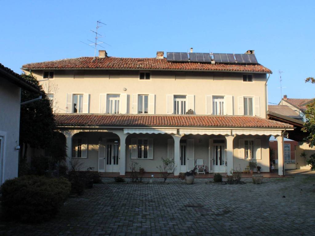 casa indipendente in vendita a Caresana