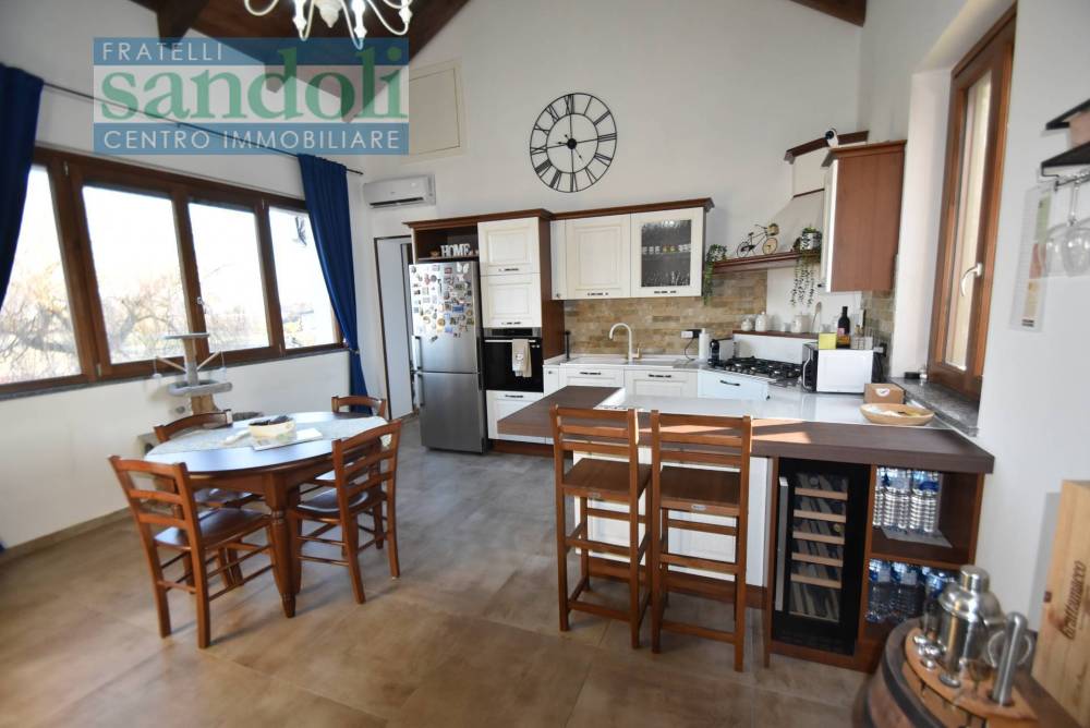 casa indipendente in vendita a Caresana