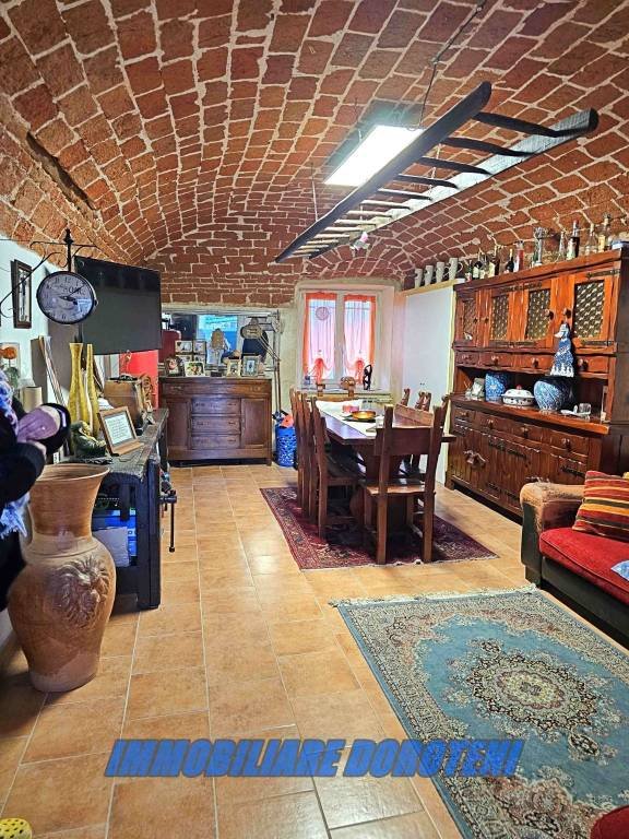 casa indipendente in vendita a Caresana