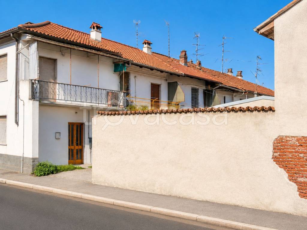 casa indipendente in vendita a Caresana