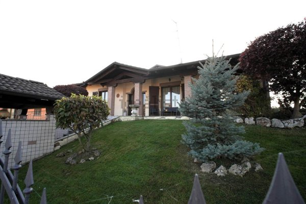 casa indipendente in vendita a Caresanablot