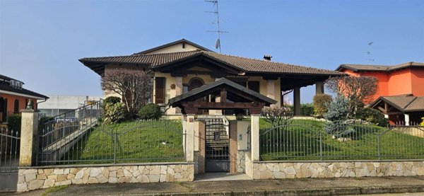 casa indipendente in vendita a Caresanablot