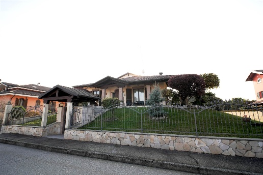 casa indipendente in vendita a Caresanablot