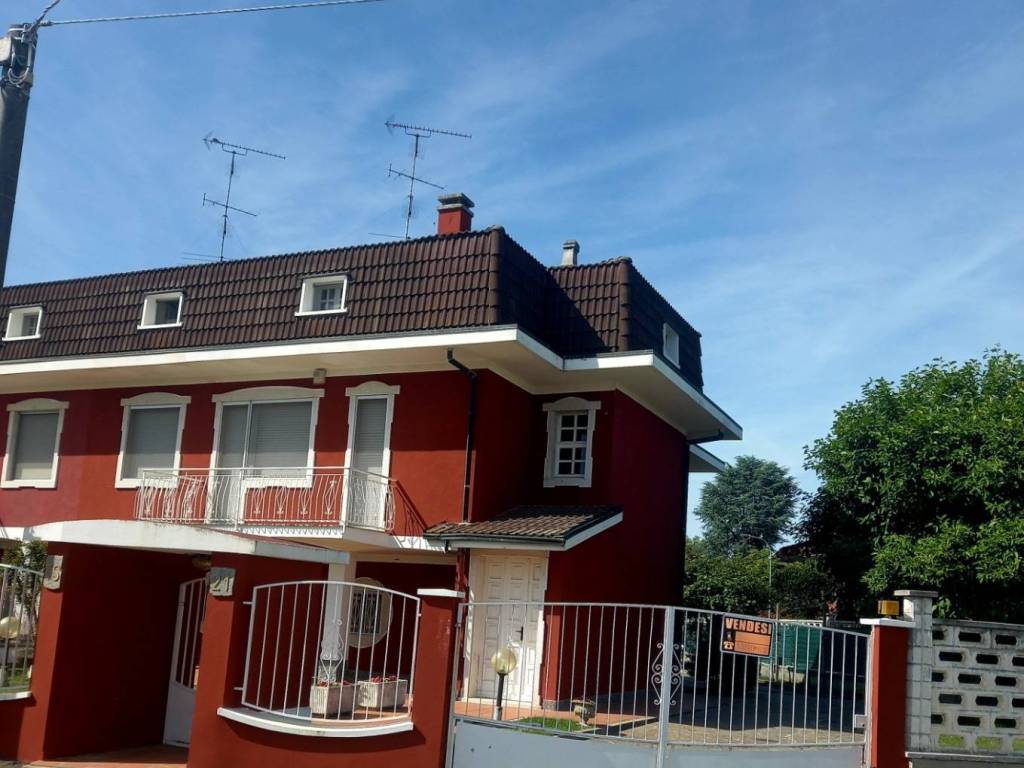 casa indipendente in vendita a Caresanablot