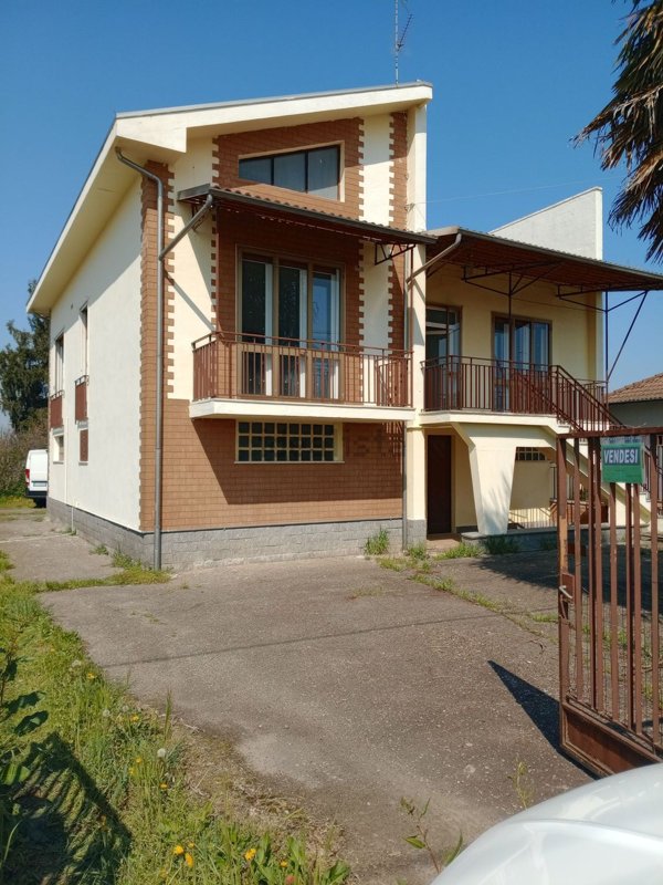 casa indipendente in vendita a Carisio