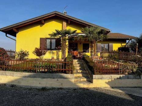 casa indipendente in vendita a Carisio