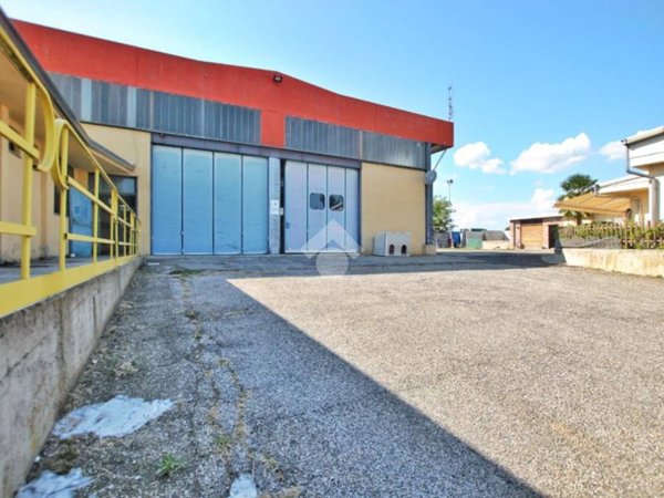 locale commerciale in vendita a Cigliano