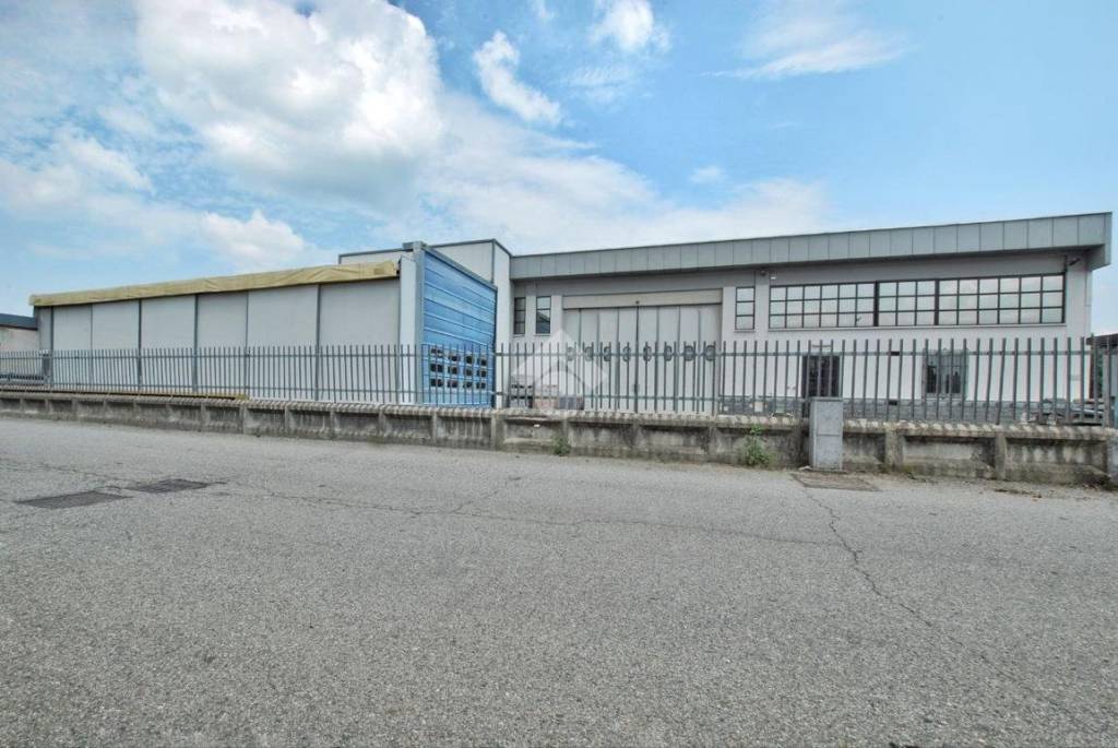 locale commerciale in vendita a Cigliano