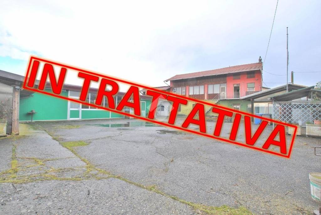 negozio in vendita a Cigliano in zona Olmetto