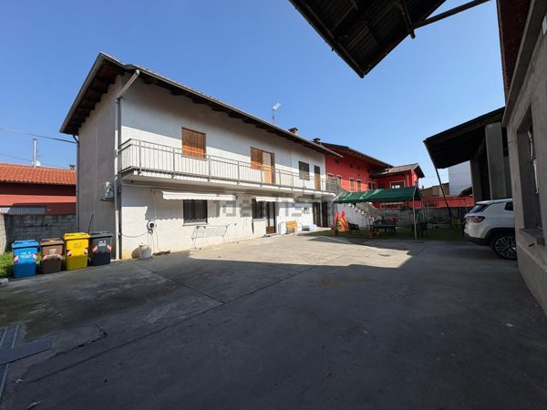 esavano in vendita a Cigliano