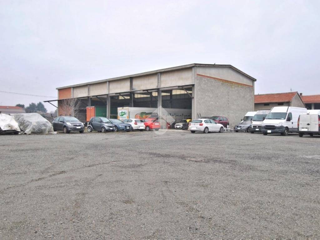 locale commerciale in vendita a Cigliano