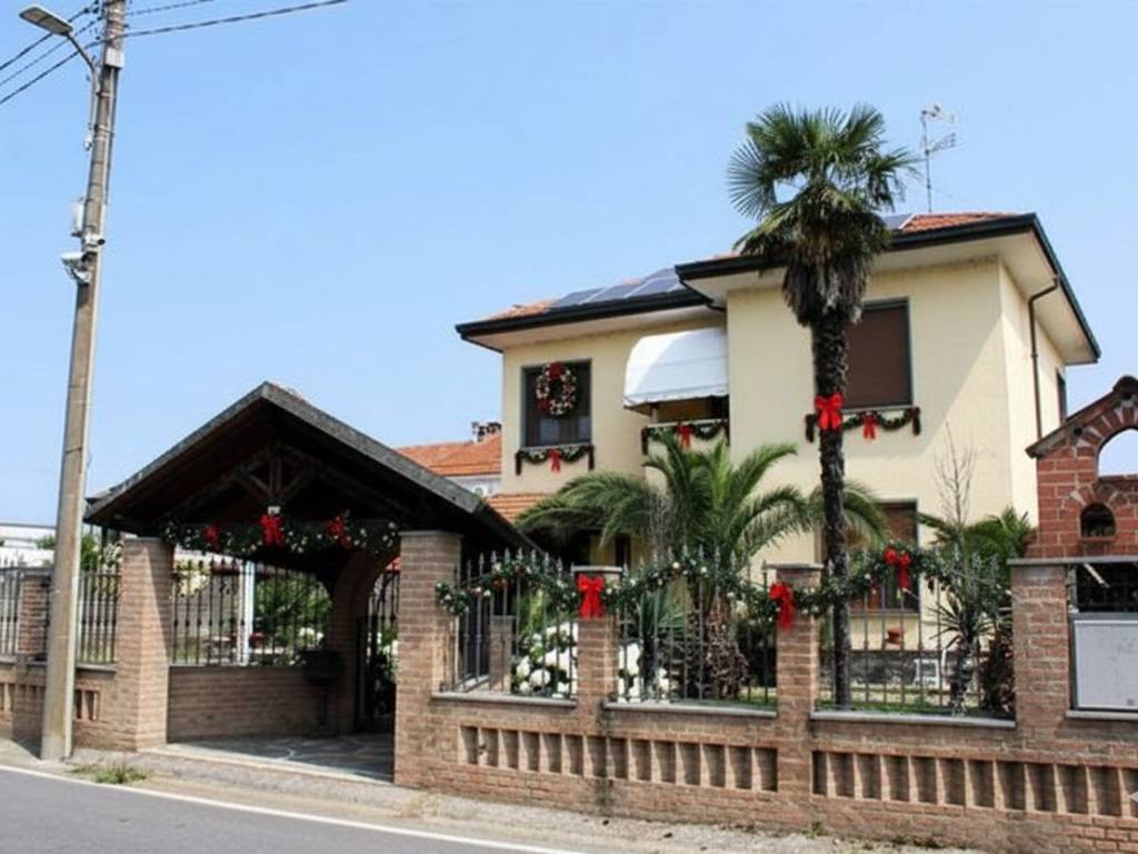 casa indipendente in vendita a Costanzana