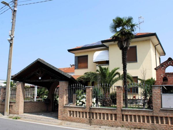 casa indipendente in vendita a Costanzana