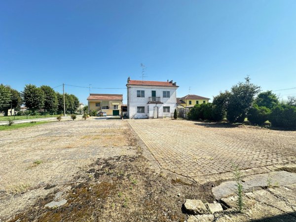 casa indipendente in vendita a Costanzana