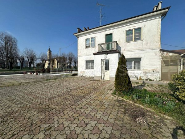 casa indipendente in vendita a Costanzana