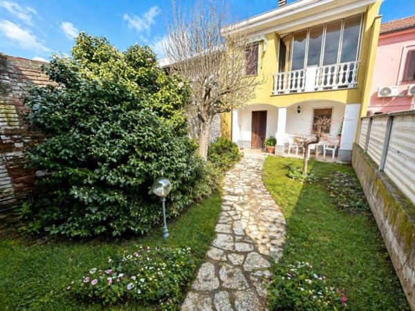 casa indipendente in vendita a Costanzana