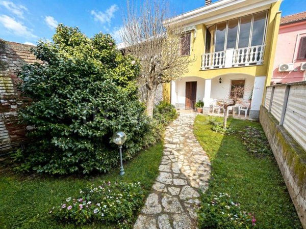 casa indipendente in vendita a Costanzana