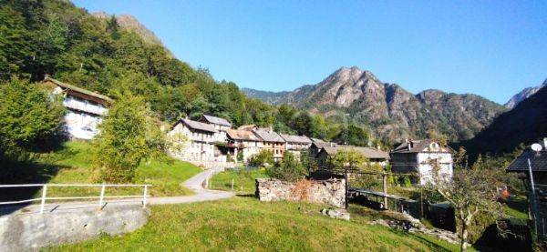 casa indipendente in vendita a Cravagliana