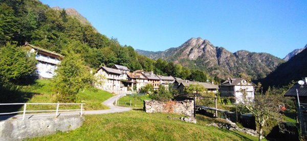casa indipendente in vendita a Cravagliana