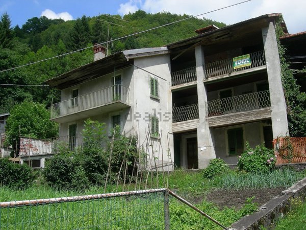 casa indipendente in vendita a Cravagliana