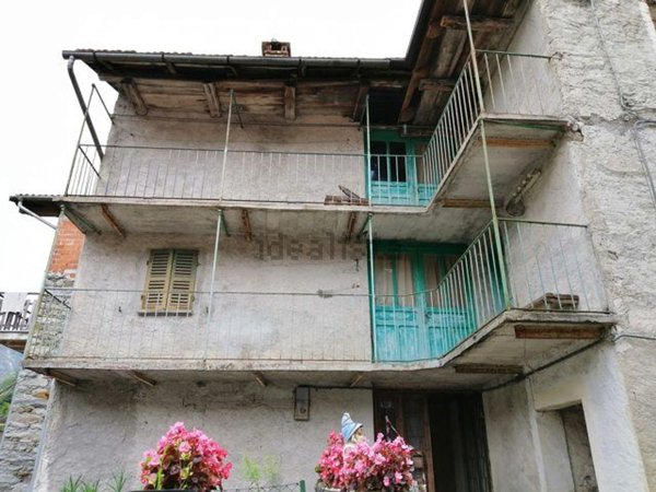 casa indipendente in vendita a Cravagliana