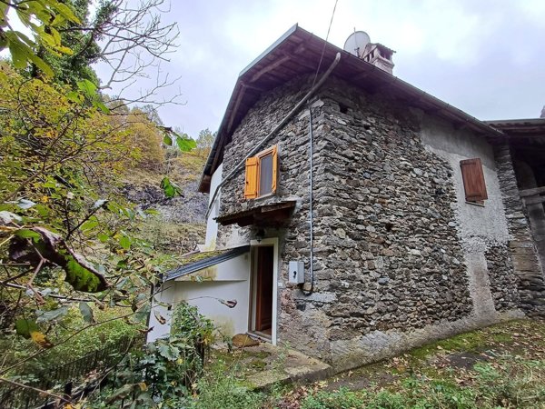 casa semindipendente in vendita a Cravagliana