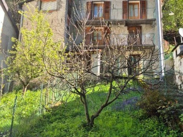 casa indipendente in vendita a Cravagliana