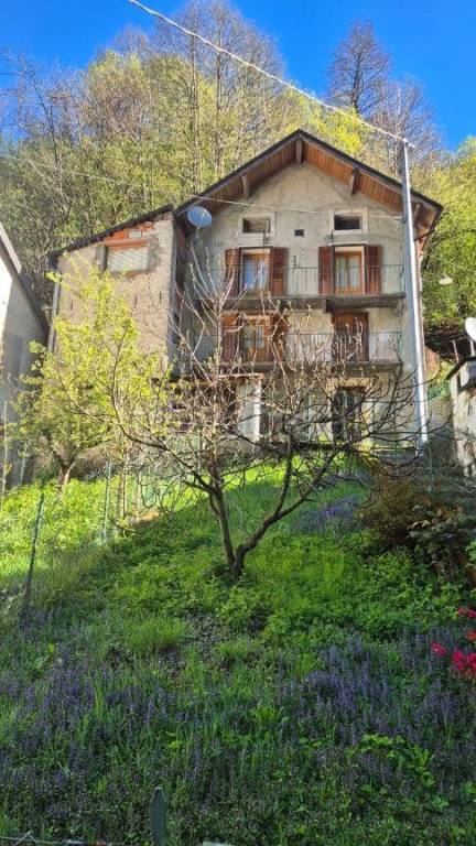 casa indipendente in vendita a Cravagliana