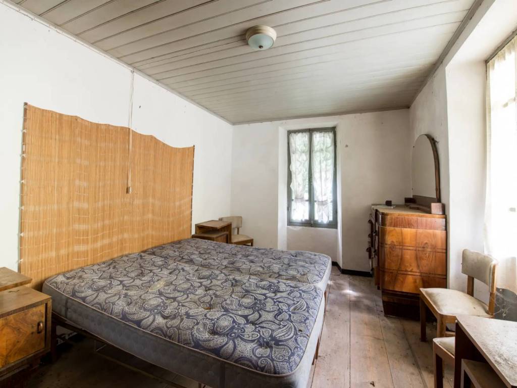 casa indipendente in vendita a Cravagliana