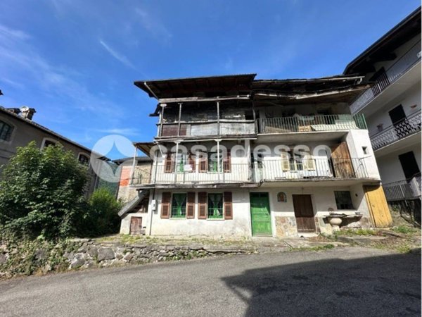 casa indipendente in vendita a Cravagliana