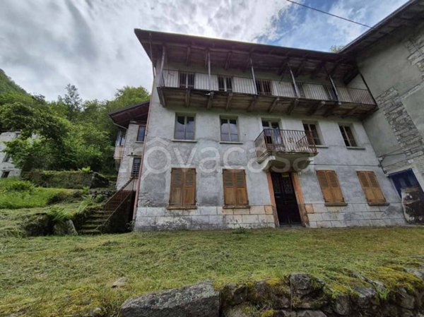 casa indipendente in vendita a Cravagliana