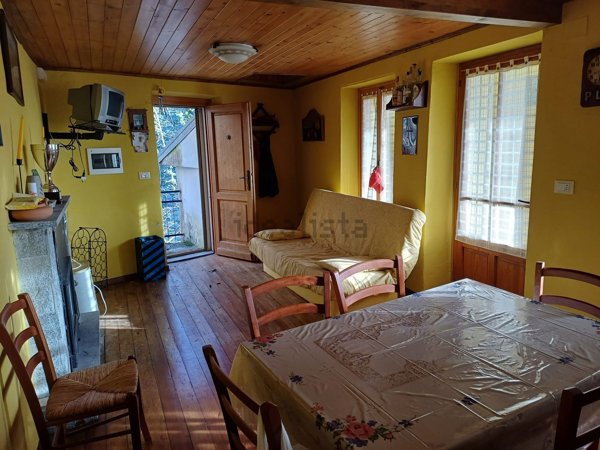 casa semindipendente in vendita a Cravagliana