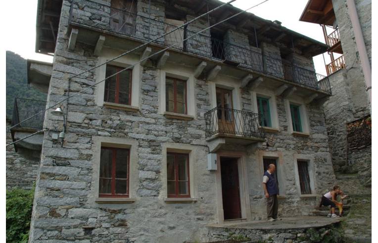 casa indipendente in vendita a Cravagliana