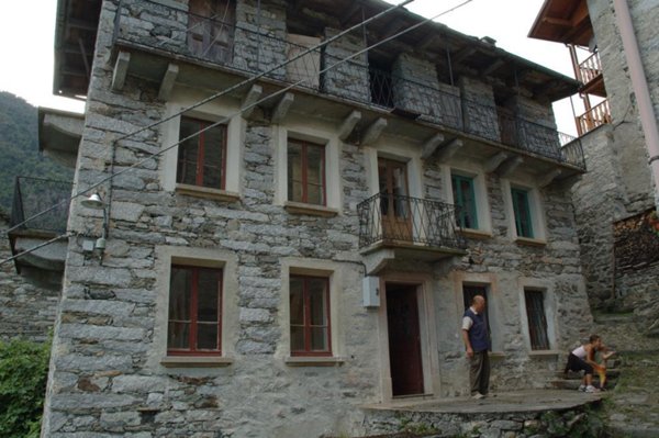 casa indipendente in vendita a Cravagliana