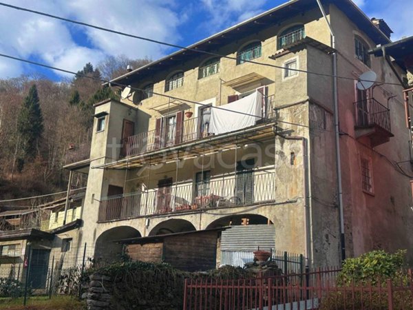 casa indipendente in vendita a Cravagliana