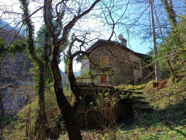 casa semindipendente in vendita a Cravagliana