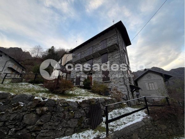casa indipendente in vendita a Cravagliana