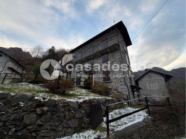 casa indipendente in vendita a Cravagliana