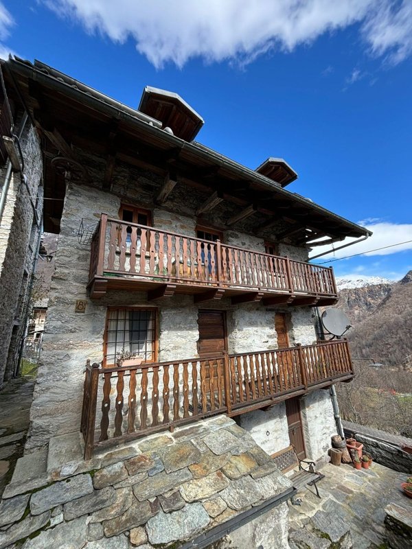 casa indipendente in vendita a Cravagliana