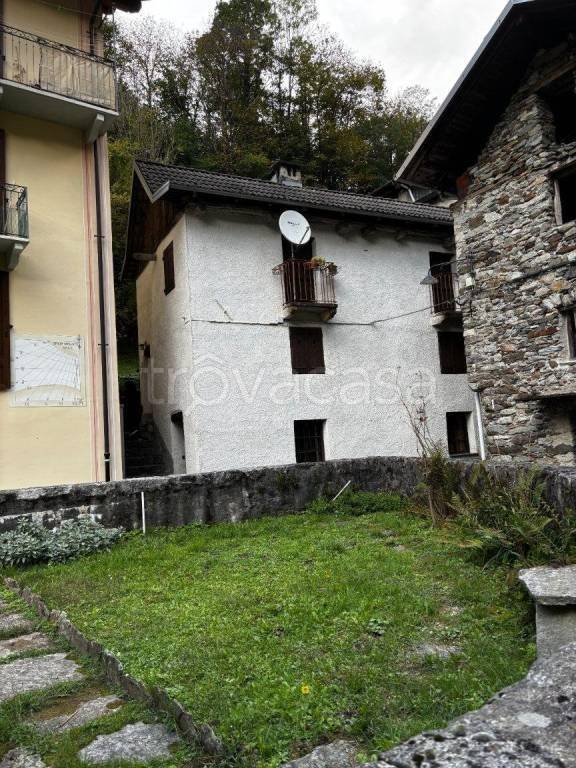 casa indipendente in vendita a Cravagliana