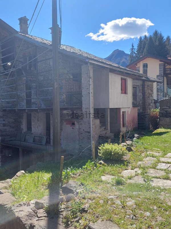 esavano in vendita a Cravagliana