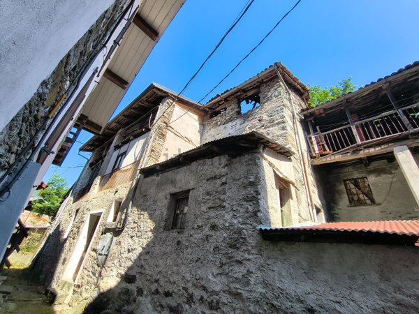 casa indipendente in vendita a Cravagliana