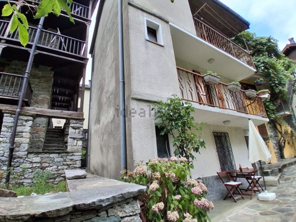 casa indipendente in vendita a Cravagliana