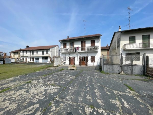 casa indipendente in vendita a Crescentino